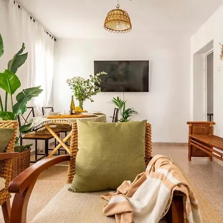 Apartment 2 Bedroom With Balcony In Centre *