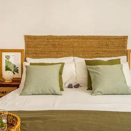 2 Bedroom With Balcony In Centre Apartment