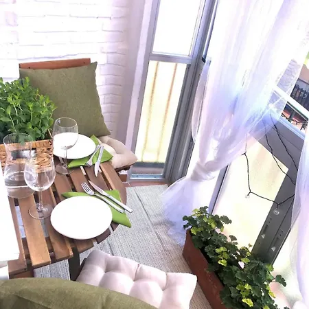 Apartment 2 Bedroom With Balcony In Centre Estepona