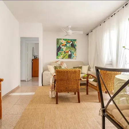 2 Bedroom With Balcony In Centre Διαμέρισμα
