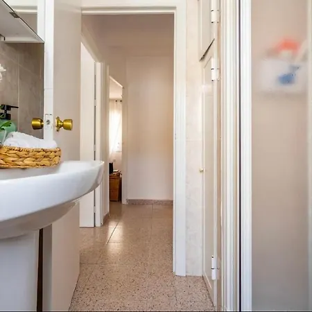 2 Bedroom With Balcony In Centre Apartment