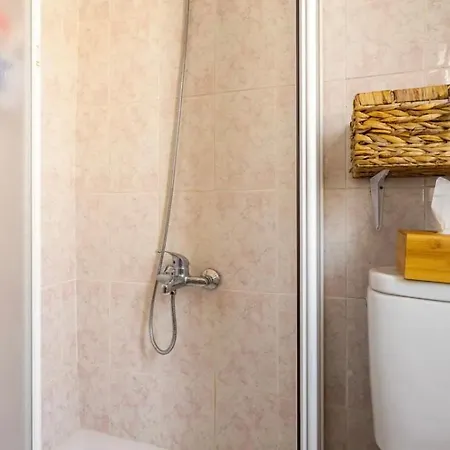 2 Bedroom With Balcony In Centre *