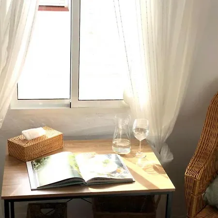 2 Bedroom With Balcony In Centre Εστεπόνα