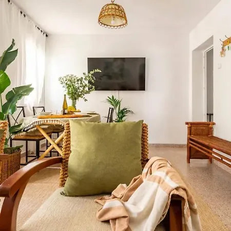 2 Bedroom With Balcony In Centre Estepona