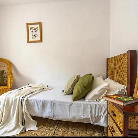 Apartment 2 Bedroom With Balcony In Centre *