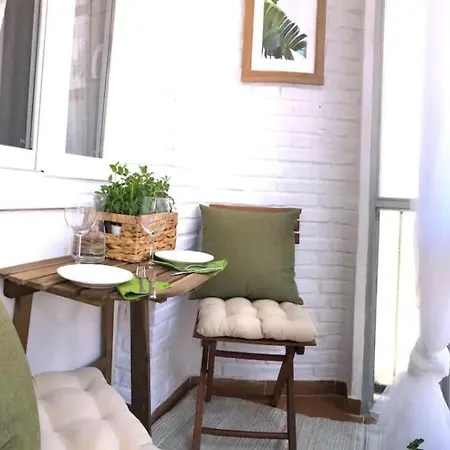 Apartment 2 Bedroom With Balcony In Centre