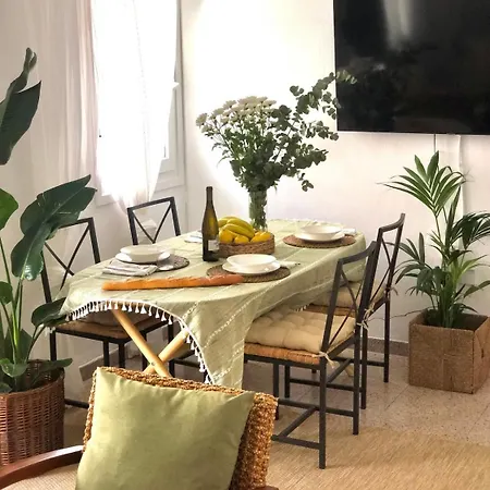2 Bedroom With Balcony In Centre Apartment *