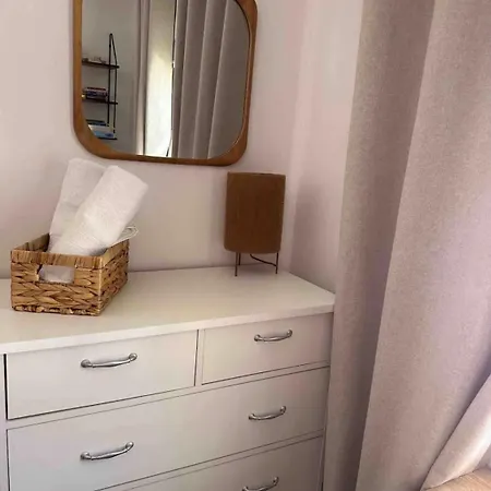 Apartment 2 Bedroom With Balcony In Centre *