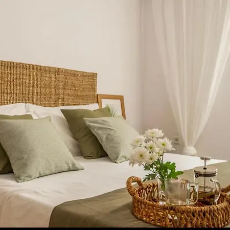 Apartment 2 Bedroom With Balcony In Centre *
